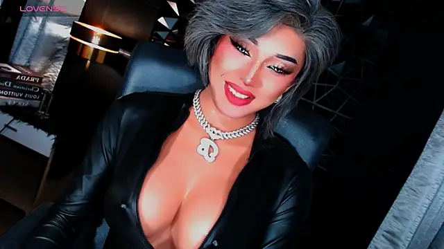 Snapshot of xUrGoddess_Bellax chatting on 9, 10, 2025 xUrGoddess Bellax online show from 9, 10, 2025