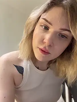 Snapshot of elliss_ chatting on 24, 10, 2025 elliss online show from 24, 10, 2025