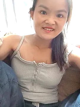 Snapshot of xinhxinhcute chatting on 17, 10, 2025 xinhxinhcute online show from 17, 10, 2025