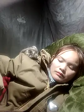 Snapshot of xinhxinhcute chatting on 15, 12, 2025 xinhxinhcute online show from 15, 12, 2025