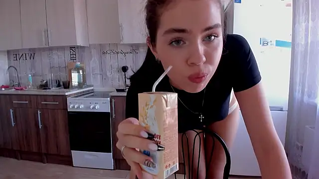 Snapshot of Kitty_Mila chatting on 10, 9, 2025 Kitty Mila online show from 10, 9, 2025