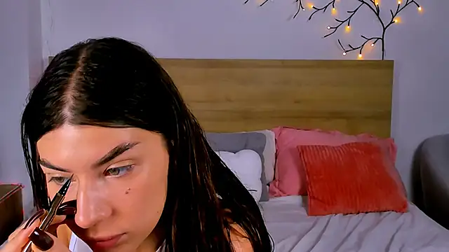 Bella Davis love online show from 11, 10, 2025