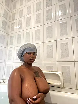 Snapshot of JuicyMellow21 chatting on 28, 11, 2025 JuicyMellow21 online show from 28, 11, 2025