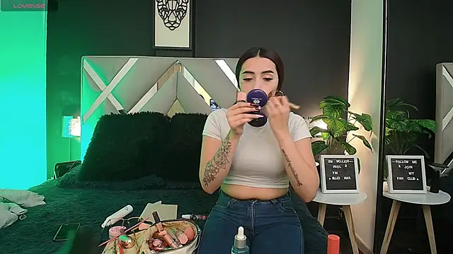 Snapshot of Miia_bunny chatting on 24, 10, 2025 Miia bunny online show from 24, 10, 2025