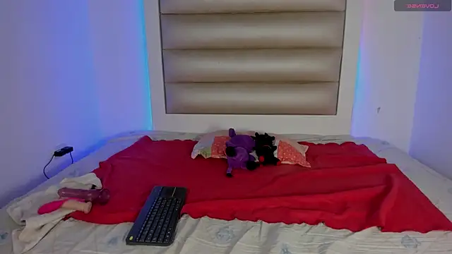 Snapshot of Luna_and_lindsy chatting on 29, 10, 2025 Luna and lindsy online show from 29, 10, 2025