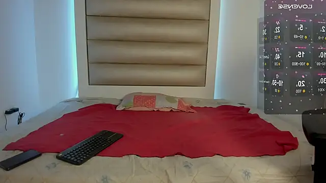 Snapshot of Luna_and_lindsy chatting on 27, 11, 2025 Luna and lindsy online show from 27, 11, 2025