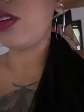 Snapshot of Michluxe_69 chatting on 17, 12, 2025 Michluxe 69 online show from 17, 12, 2025
