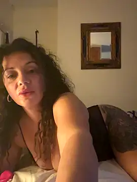 Snapshot of caramelandCurls chatting on 13, 9, 2025 caramelandCurls online show from 13, 9, 2025