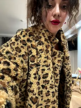 Snapshot of caramelandCurls chatting on 13, 12, 2025 caramelandCurls online show from 13, 12, 2025