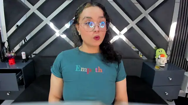 Snapshot of tara_black chatting on 24, 9, 2025 tara black online show from 24, 9, 2025