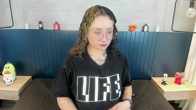 Snapshot of tara_black chatting on 11, 10, 2025 tara black online show from 11, 10, 2025