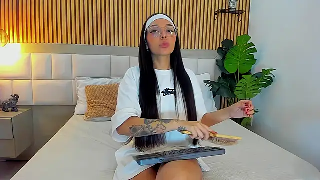 Roseaurora online show from 10, 11, 2025