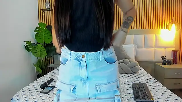 Roseaurora online show from 19, 11, 2025