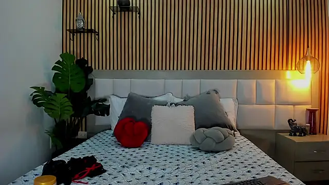 Roseaurora online show from 23, 11, 2025