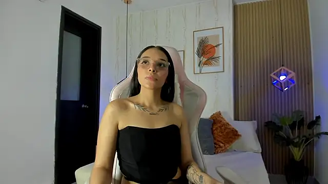 Roseaurora online show from 29, 11, 2025