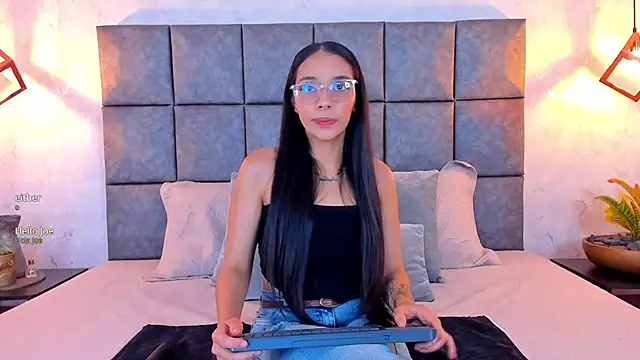 Roseaurora online show from 17, 4, 2026