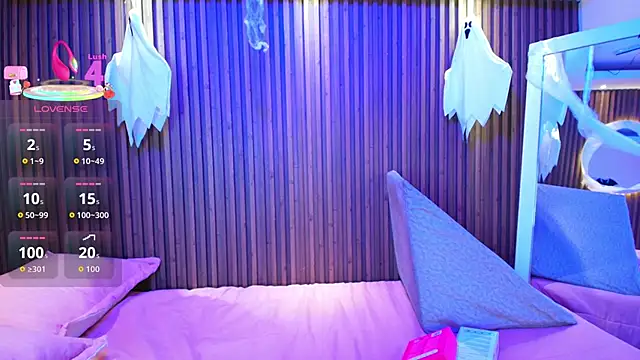 Snapshot of AlanaWalker9 chatting on 27, 10, 2025 AlanaWalker9 online show from 27, 10, 2025