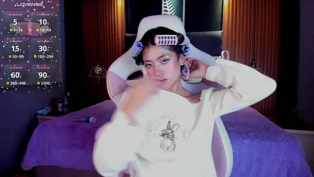 Snapshot of AlanaWalker9 chatting on 28, 11, 2025 AlanaWalker9 online show from 28, 11, 2025