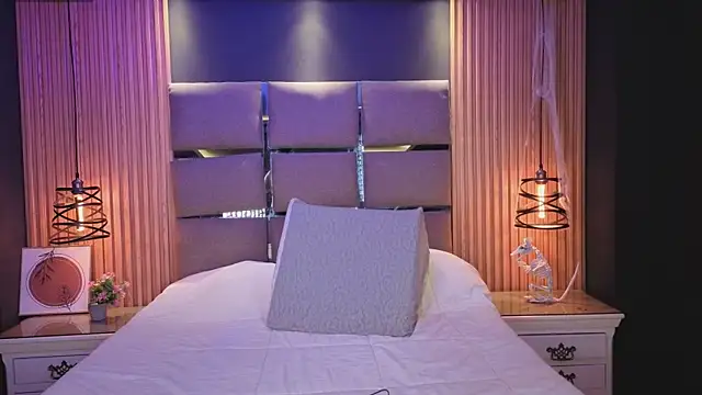 Snapshot of AlanaWalker9 chatting on 16, 12, 2025 AlanaWalker9 online show from 16, 12, 2025