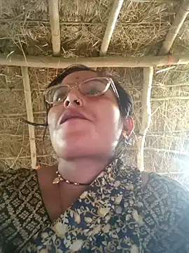 Snapshot of LUCKY_cut chatting on 8, 10, 2025 LUCKY cut online show from 8, 10, 2025