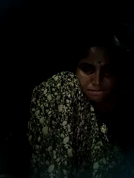 Snapshot of LUCKY_cut chatting on 13, 10, 2025 LUCKY cut online show from 13, 10, 2025