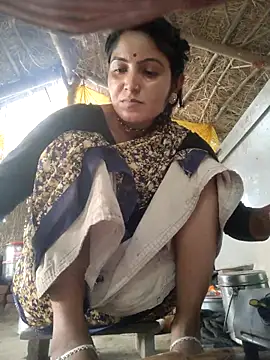 Snapshot of LUCKY_cut chatting on 14, 10, 2025 LUCKY cut online show from 14, 10, 2025