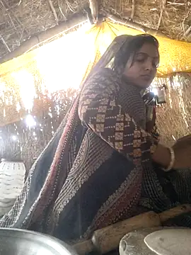 Snapshot of LUCKY_cut chatting on 13, 11, 2025 LUCKY cut online show from 13, 11, 2025