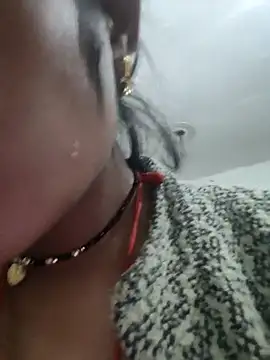 Snapshot of LUCKY_cut chatting on 22, 12, 2025 LUCKY cut online show from 22, 12, 2025