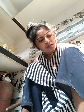 Snapshot of LUCKY_cut chatting on 10, 5, 2026 LUCKY cut online show from 10, 5, 2026