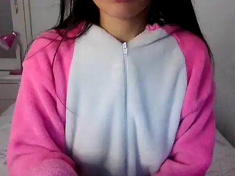 Snapshot of Taylormegan chatting on 7, 7, 2026 Taylormegan online show from 7, 7, 2026