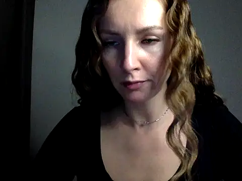 Snapshot of Varnyx chatting on 6, 11, 2025 Varnyx online show from 6, 11, 2025
