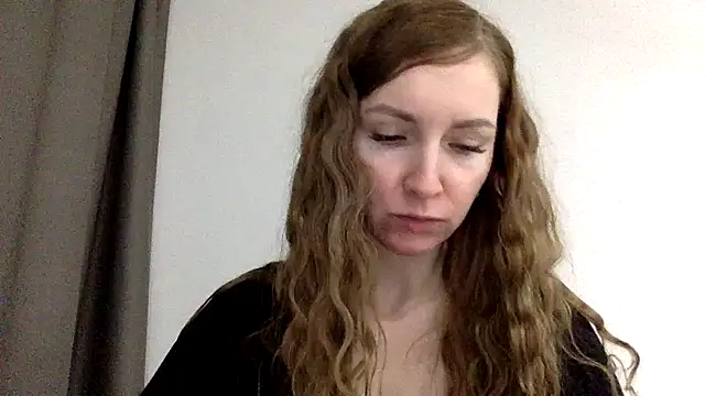 Snapshot of Varnyx chatting on 21, 12, 2025 Varnyx online show from 21, 12, 2025