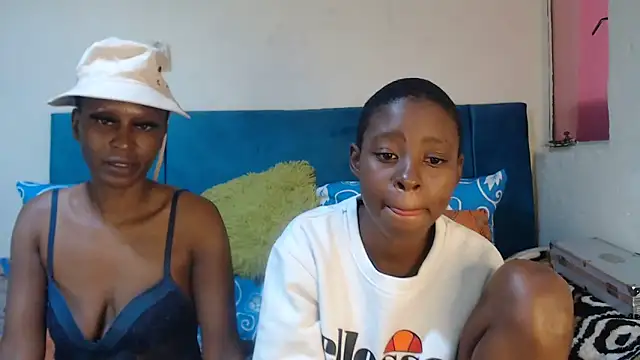 Snapshot of SweetSlenderChoc chatting on 18, 4, 2026 SweetSlenderChoc online show from 18, 4, 2026