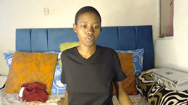 Snapshot of SweetSlenderChoc chatting on 1, 5, 2026 SweetSlenderChoc online show from 1, 5, 2026