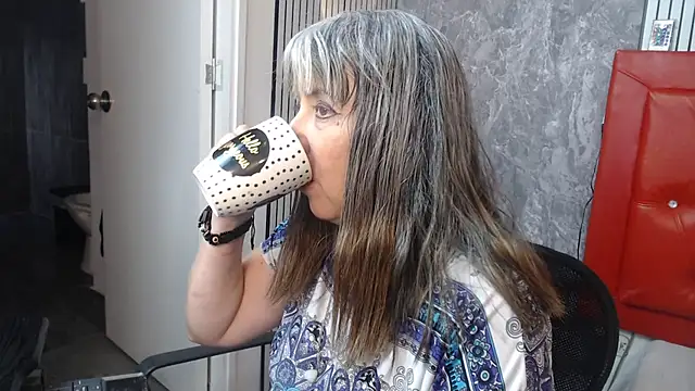 Snapshot of linda__mature chatting on 11, 9, 2025 linda mature online show from 11, 9, 2025