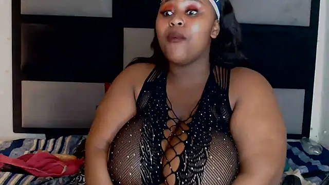 Snapshot of Freaky-boobs chatting on 19, 12, 2025 Freaky-boobs online show from 19, 12, 2025