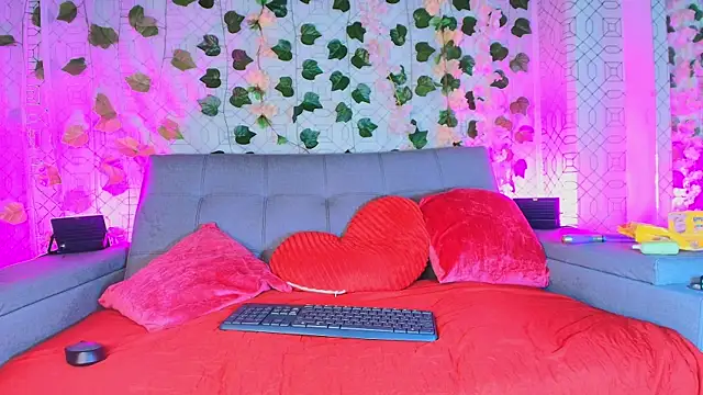 Snapshot of collet_1 chatting on 15, 9, 2025 collet 1 online show from 15, 9, 2025