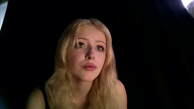 Snapshot of rosy_petal chatting on 13, 10, 2025 rosy petal online show from 13, 10, 2025