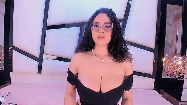 Snapshot of Lilithadams1 chatting on 20, 9, 2025 Lilithadams1 online show from 20, 9, 2025