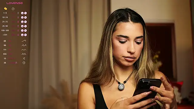 Snapshot of ItalianGirl chatting on 3, 10, 2025 ItalianGirl online show from 3, 10, 2025