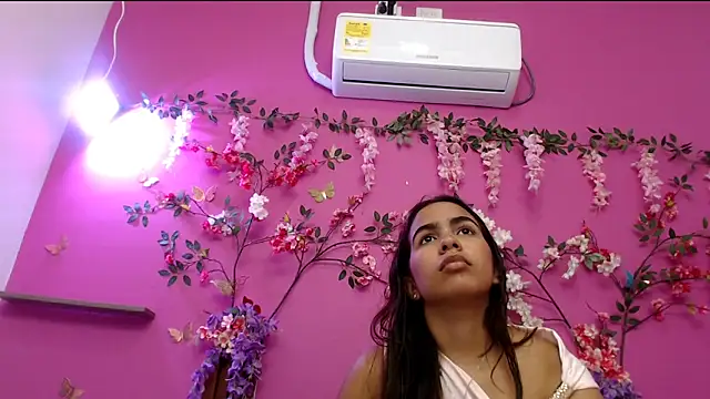 skinnysofia18 online show from 23, 5, 2026