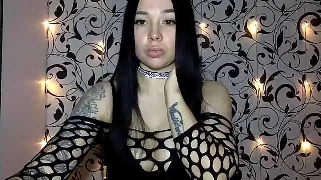 Snapshot of Ivelaa chatting on 4, 11, 2025 Ivelaa online show from 4, 11, 2025