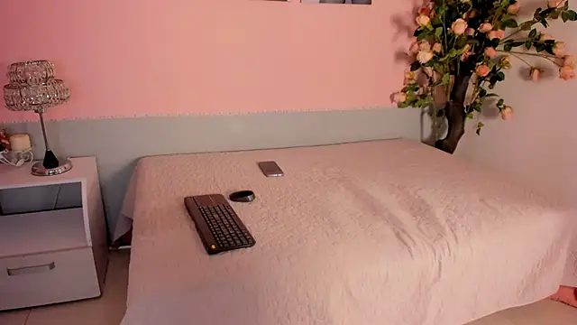 Stefany gonzales  online show from 24, 11, 2025