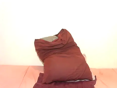 Snapshot of BeautyQueenX22 chatting on 5, 12, 2025 BeautyQueenX22 online show from 5, 12, 2025