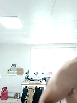 Snapshot of tripping385 chatting on 27, 9, 2025 tripping385 online show from 27, 9, 2025