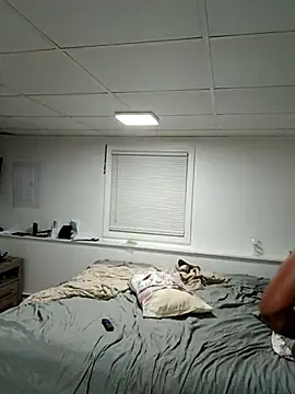 Snapshot of tripping385 chatting on 15, 10, 2025 tripping385 online show from 15, 10, 2025