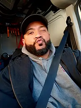 Snapshot of tripping385 chatting on 27, 10, 2025 tripping385 online show from 27, 10, 2025