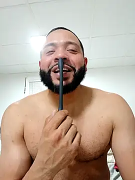 Snapshot of tripping385 chatting on 29, 10, 2025 tripping385 online show from 29, 10, 2025