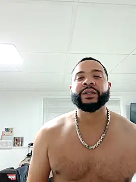 Snapshot of tripping385 chatting on 16, 11, 2025 tripping385 online show from 16, 11, 2025