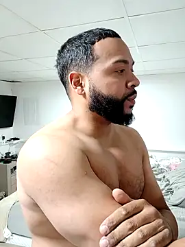 Snapshot of tripping385 chatting on 18, 11, 2025 tripping385 online show from 18, 11, 2025